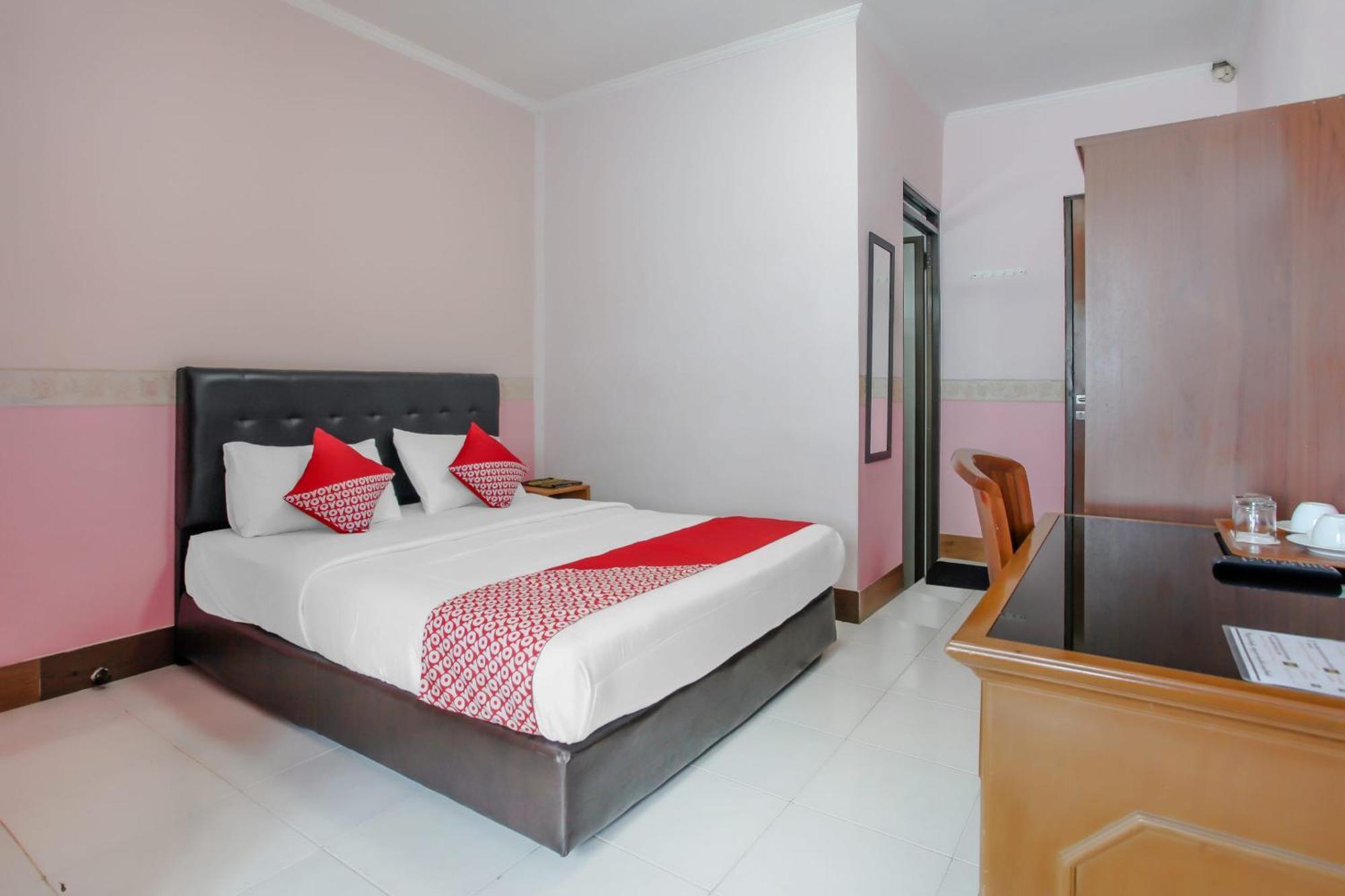 Oyo Life 90091 Wisma Pakuan Syariah Bogor Buitenkant foto