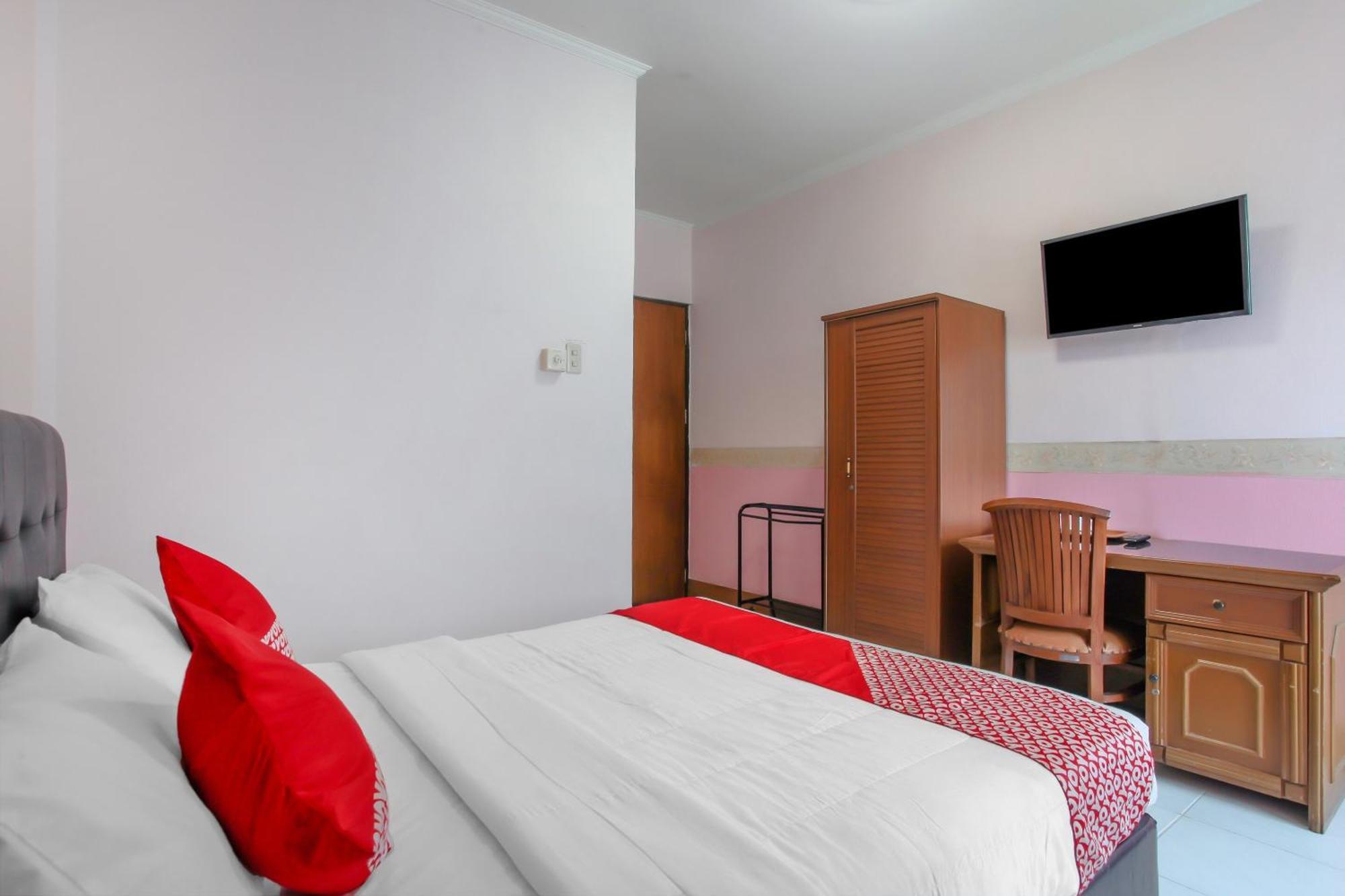 Oyo Life 90091 Wisma Pakuan Syariah Bogor Buitenkant foto