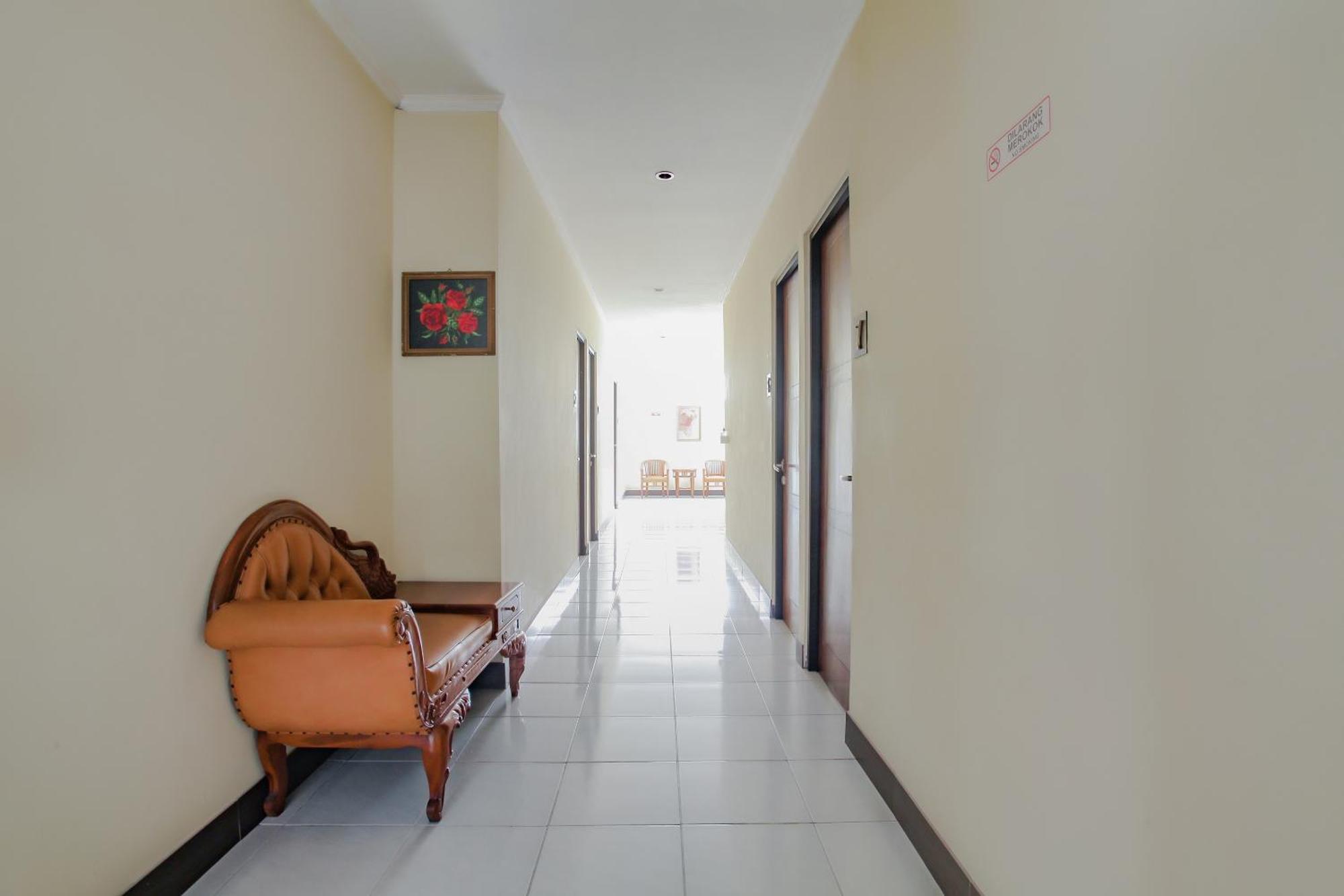 Oyo Life 90091 Wisma Pakuan Syariah Bogor Buitenkant foto
