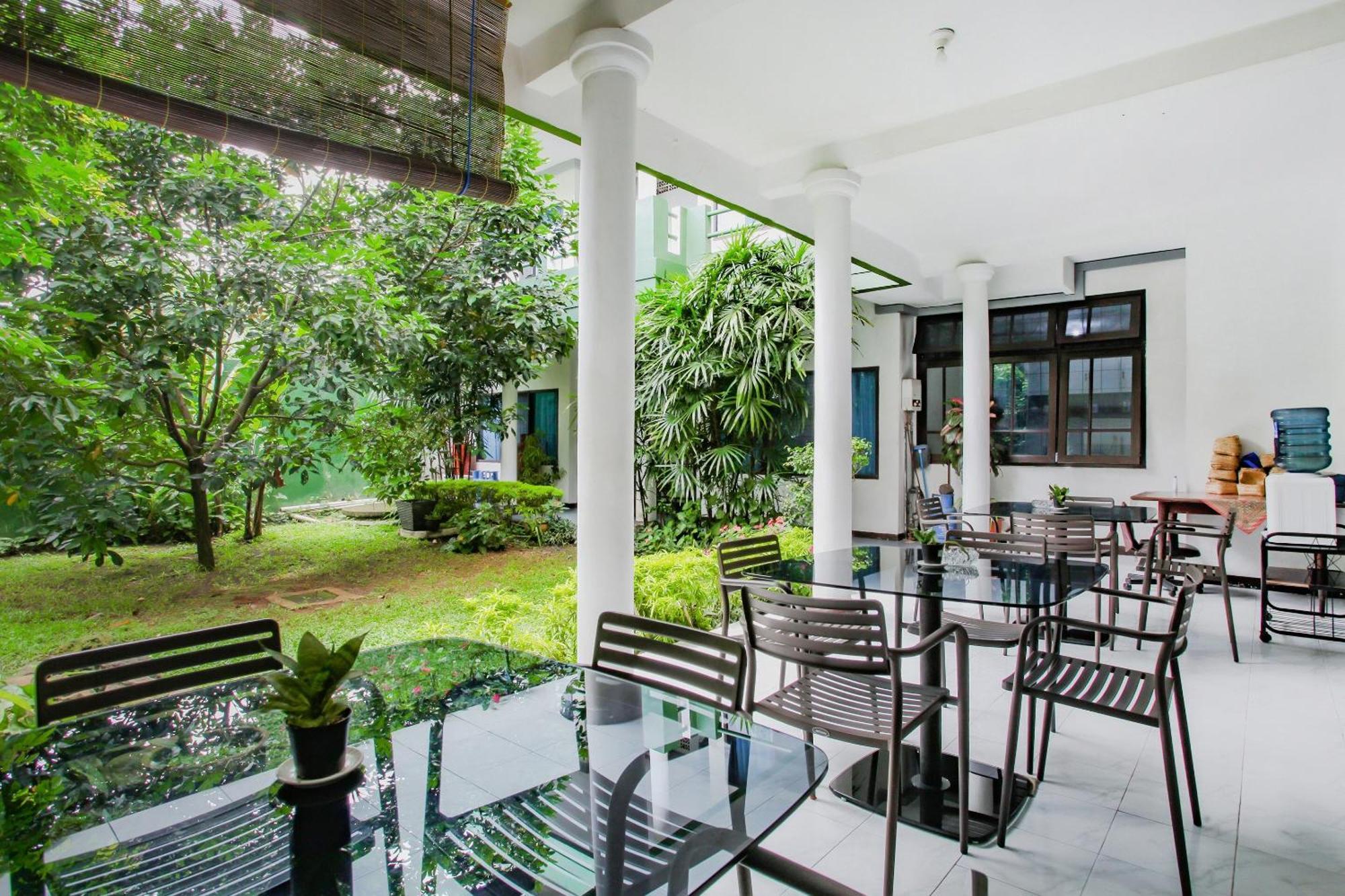Oyo Life 90091 Wisma Pakuan Syariah Bogor Buitenkant foto