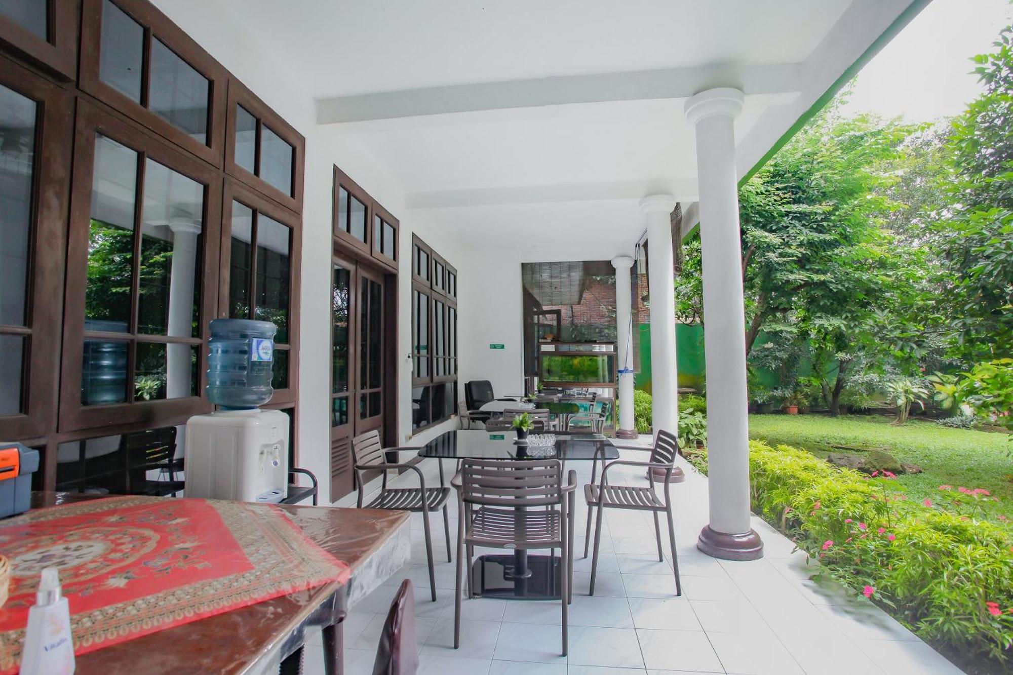 Oyo Life 90091 Wisma Pakuan Syariah Bogor Buitenkant foto