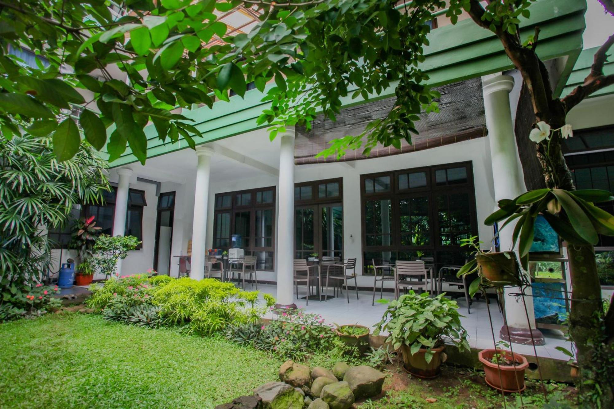 Oyo Life 90091 Wisma Pakuan Syariah Bogor Buitenkant foto